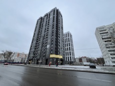 ГП16989599.Квартира.Фасад здания с выделенными окнами реализуемого объекта_2.jpg
