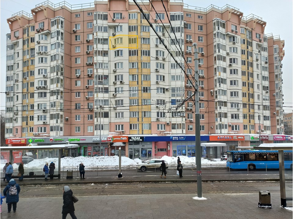 ГП16989287.Квартира.Фасад здания с выделенными окнами реализуемого объекта.jpg
