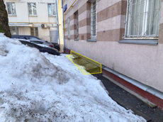 ГП16988380.Нежилое помещение.Фасад здания с выделенными окнами реализуемого объекта.jpg