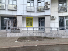 ГП16953106.Нежилое помещение.Фасад здания с выделенными окнами реализуемого объекта_2.jpg
