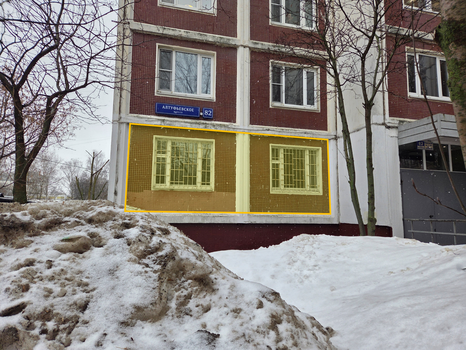 ГП16945521.Нежилое помещение.Фасад здания с выделенными окнами реализуемого объекта_2.png