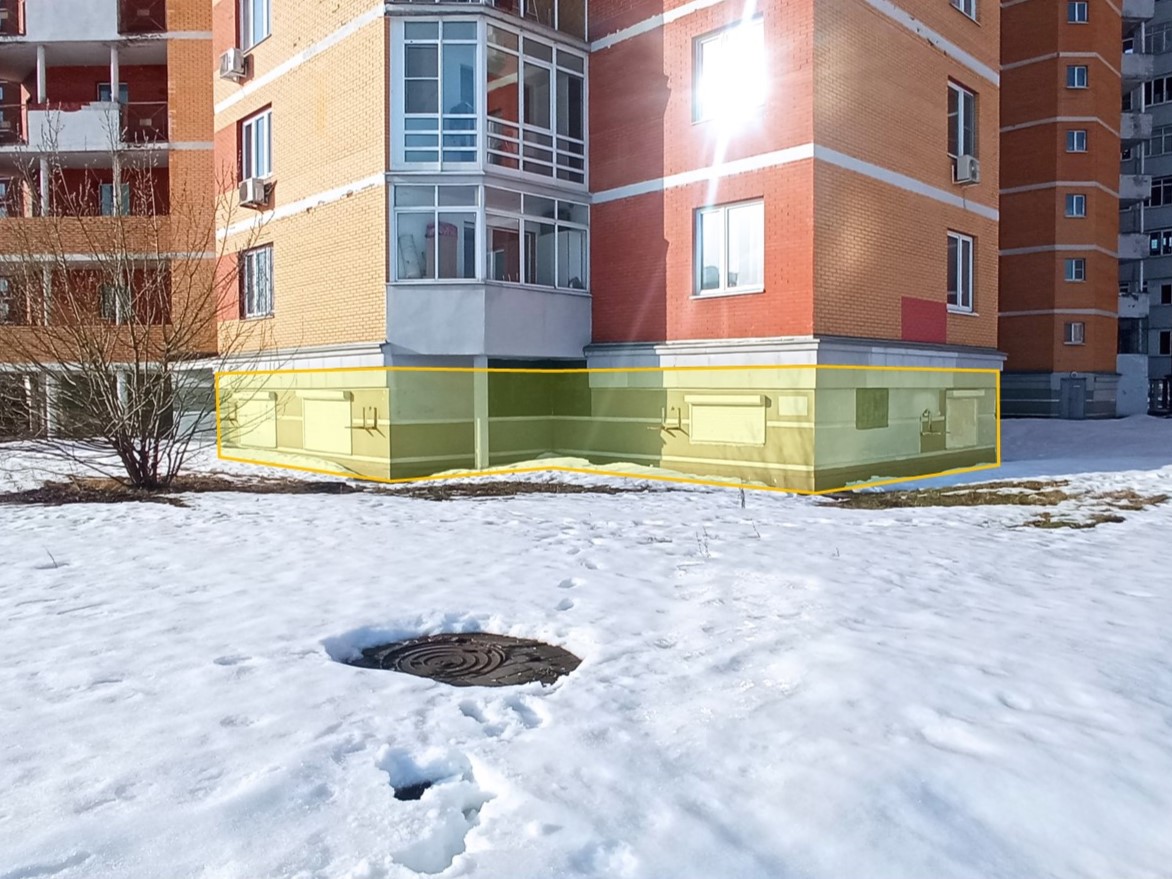 ГП16988848.Нежилое помещение.Фасад здания с выделенными окнами реализуемого объекта.jpg