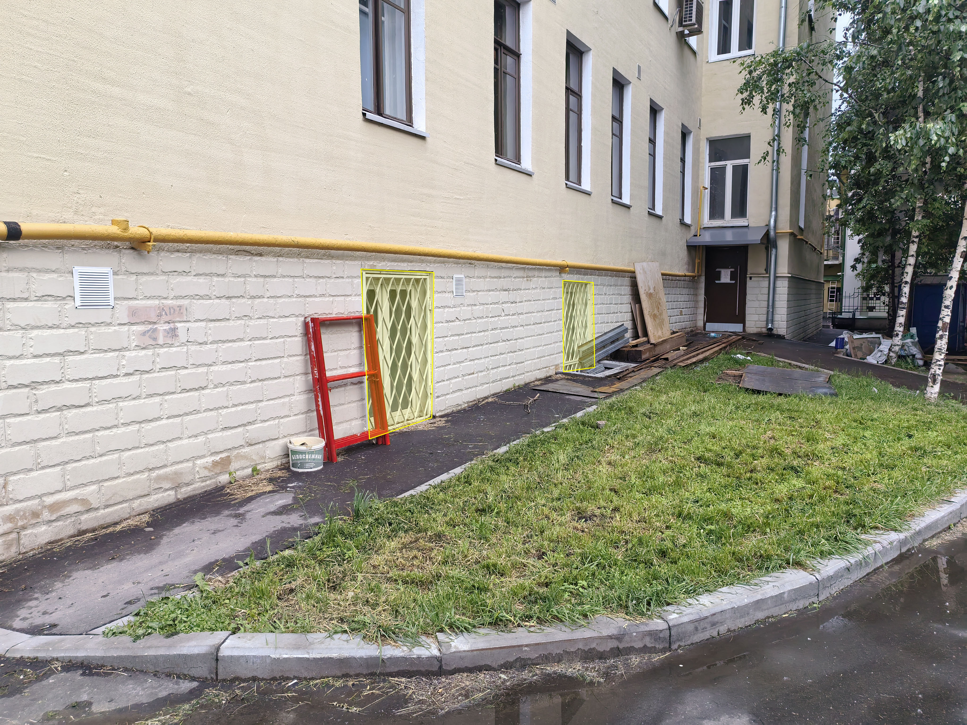 ГП16995660.Нежилое помещение.Фасад здания с выделенными окнами реализуемого объекта_3.jpg