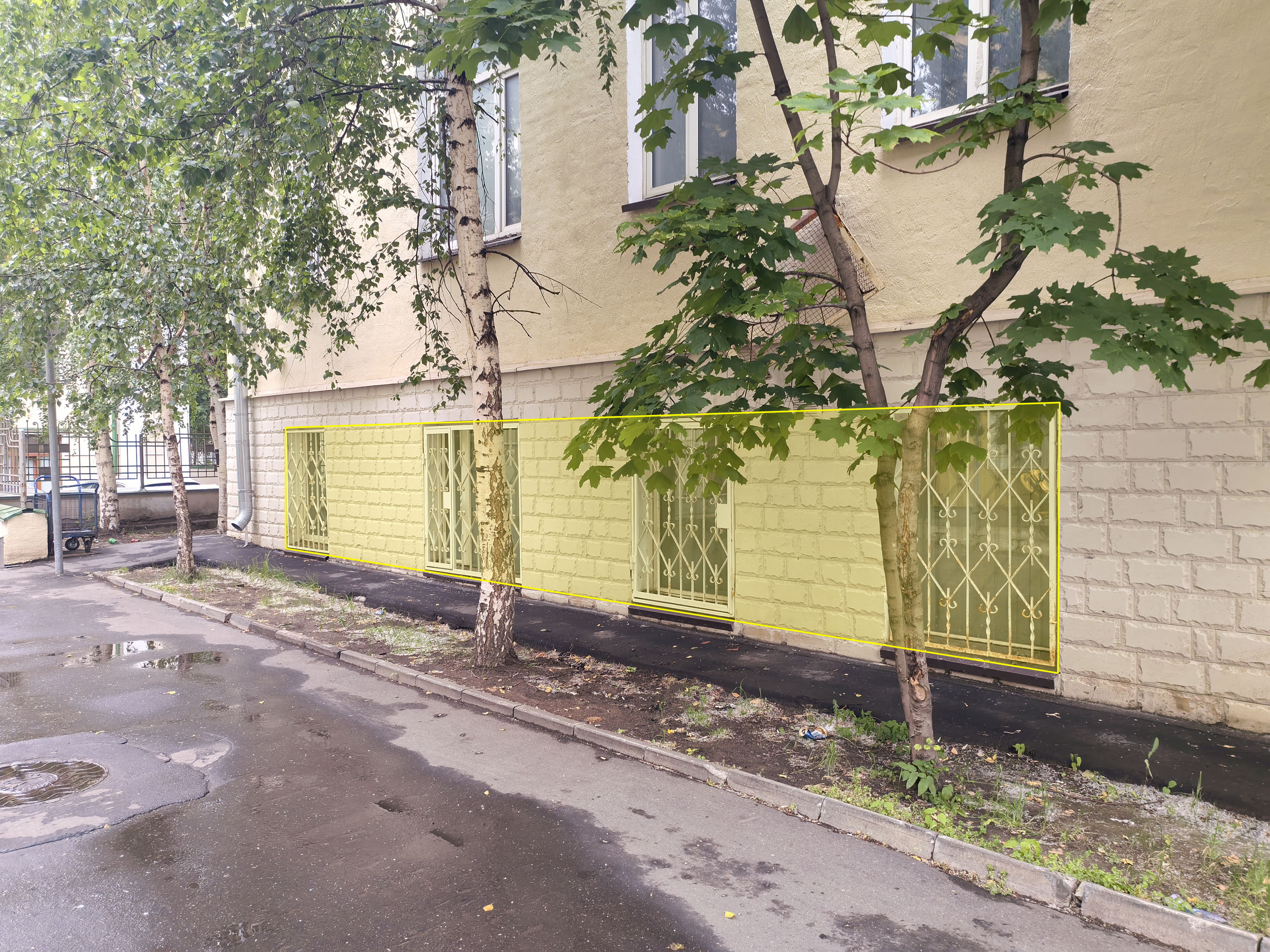 ГП16995660.Нежилое помещение.Фасад здания с выделенными окнами реализуемого объекта.jpg