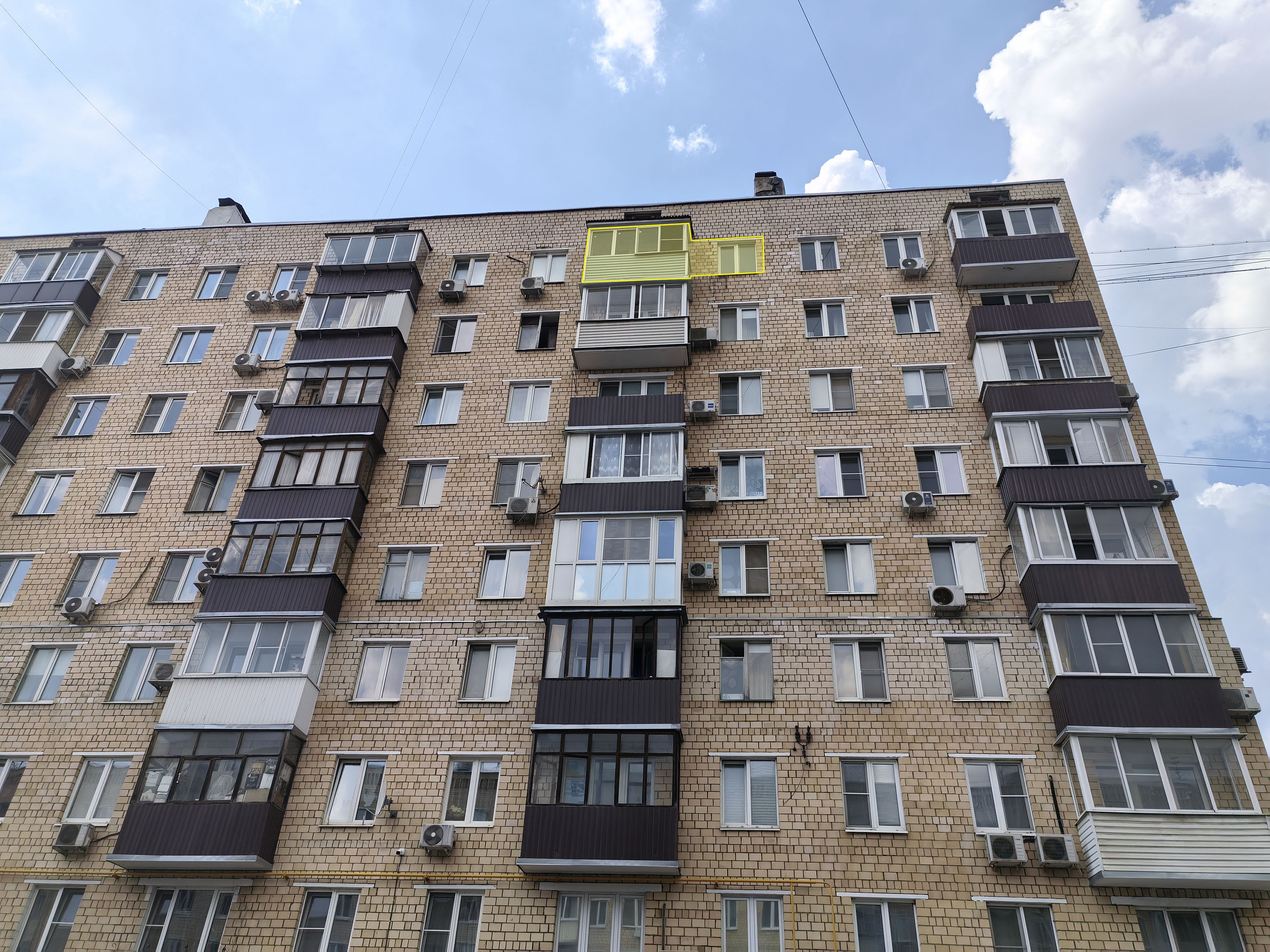 ГП16997139.Квартира.Фасад здания с выделенными окнами реализуемого объекта.jpg