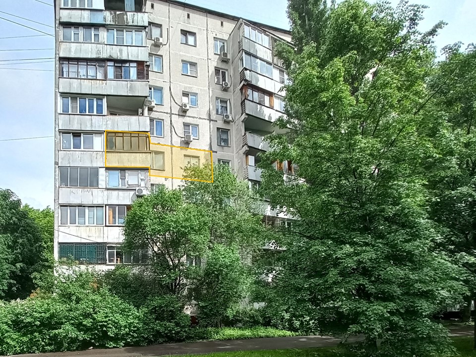 ГП16995468.Квартира.Фасад здания с выделенными окнами реализуемого объекта.jpg