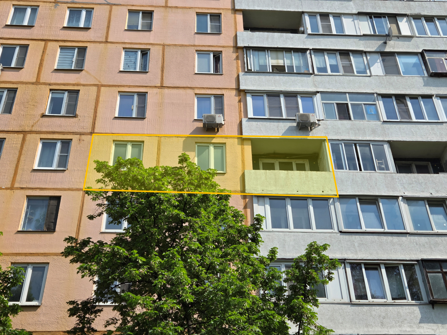 ГП16995491.Квартира.Фасад здания с выделенными окнами реализуемого объекта.png