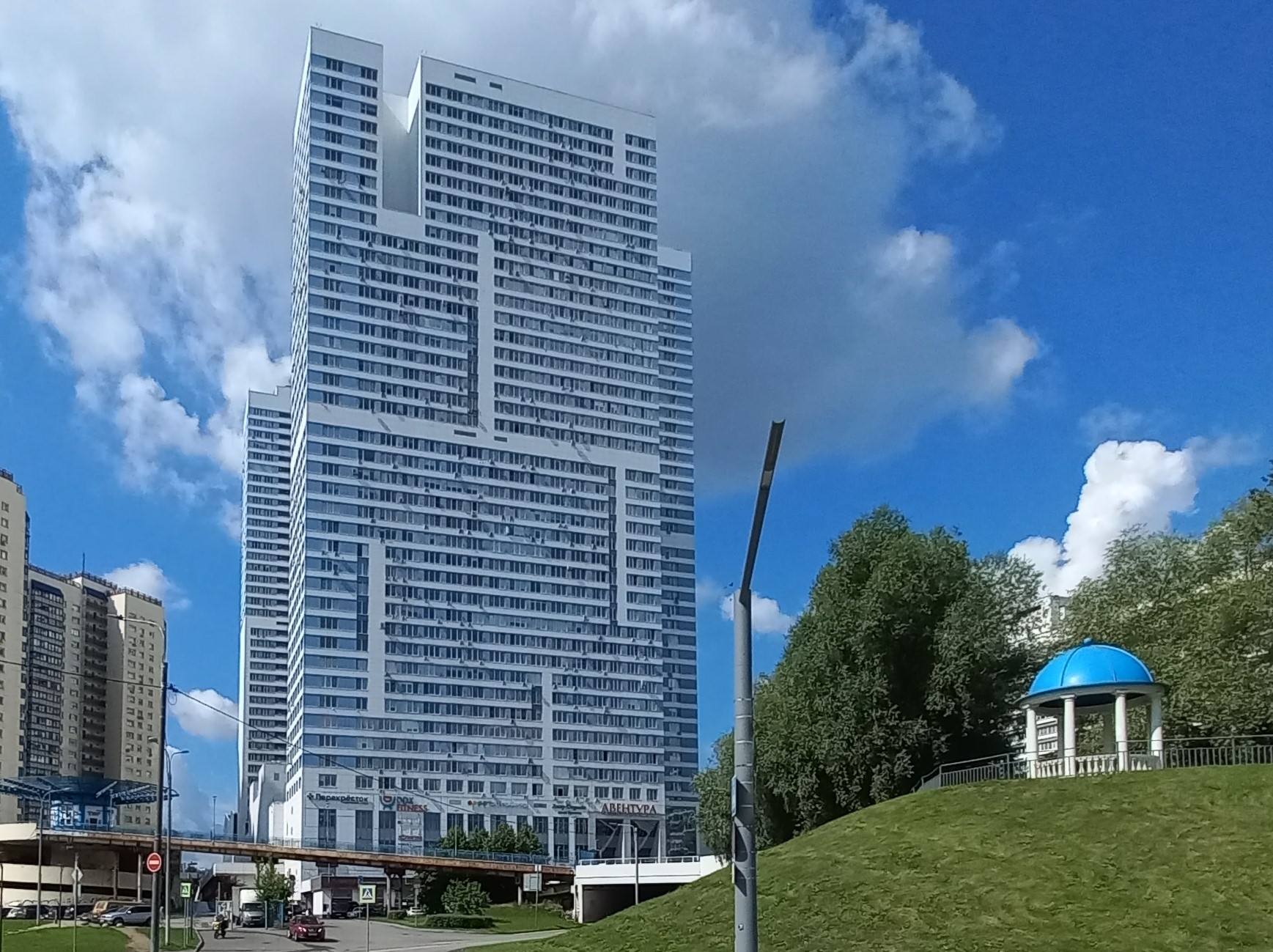 ГП16999919.Машино-место.Общий фасад здания.jpg