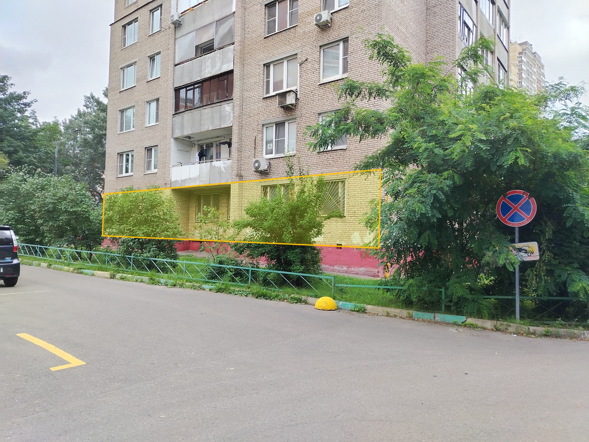 ГП17000911.Нежилое помещение.Фасад здания с выделенными окнами реализуемого объекта.jpg