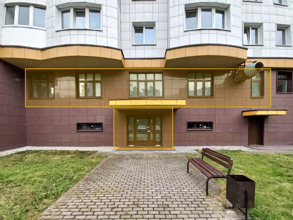 ГП16998397.Нежилое помещение.Фасад здания с выделенными окнами реализуемого объекта.jpg