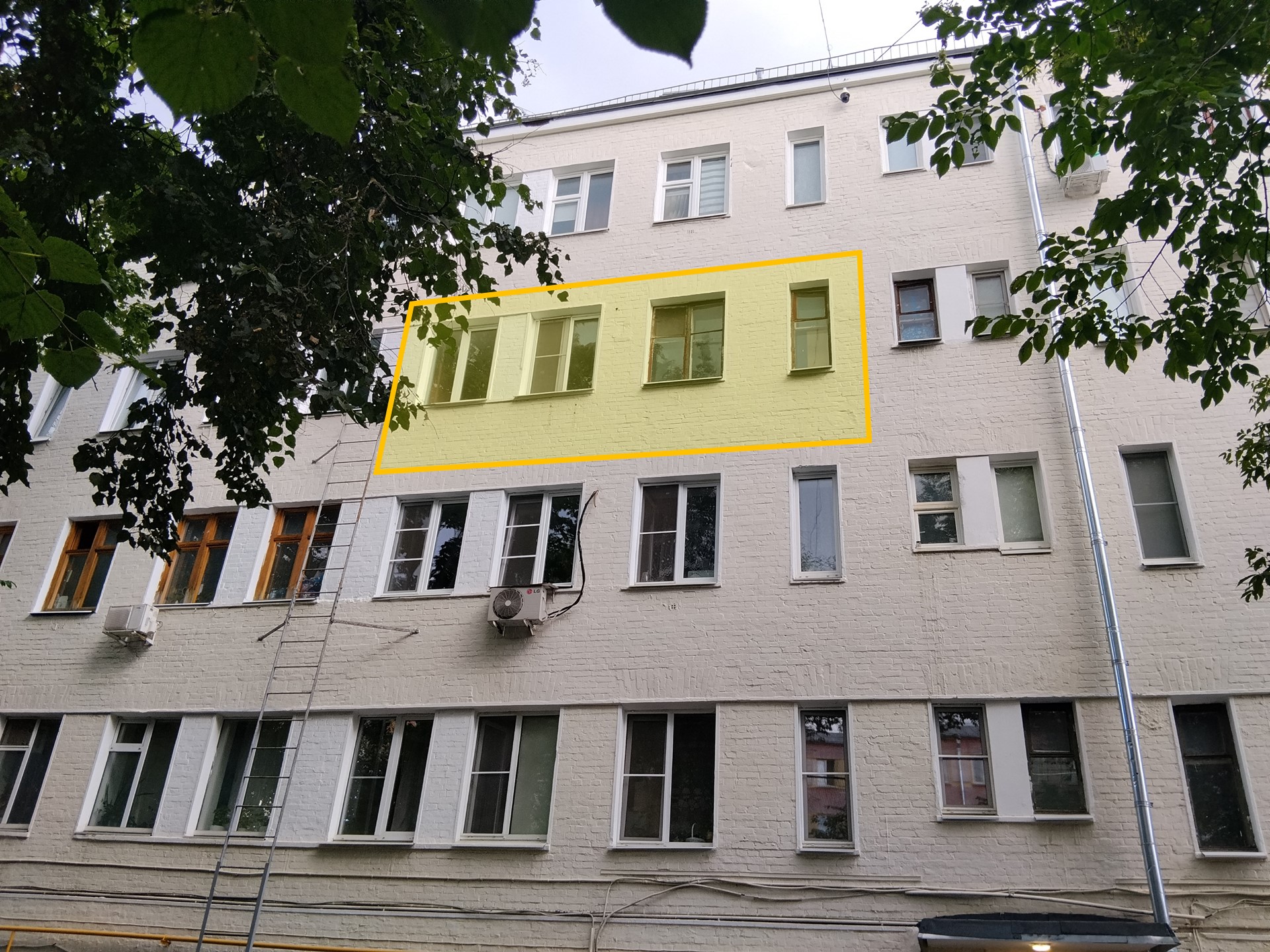 ГП17000882.Квартира.Фасад здания с выделенными окнами реализуемого объекта.jpg