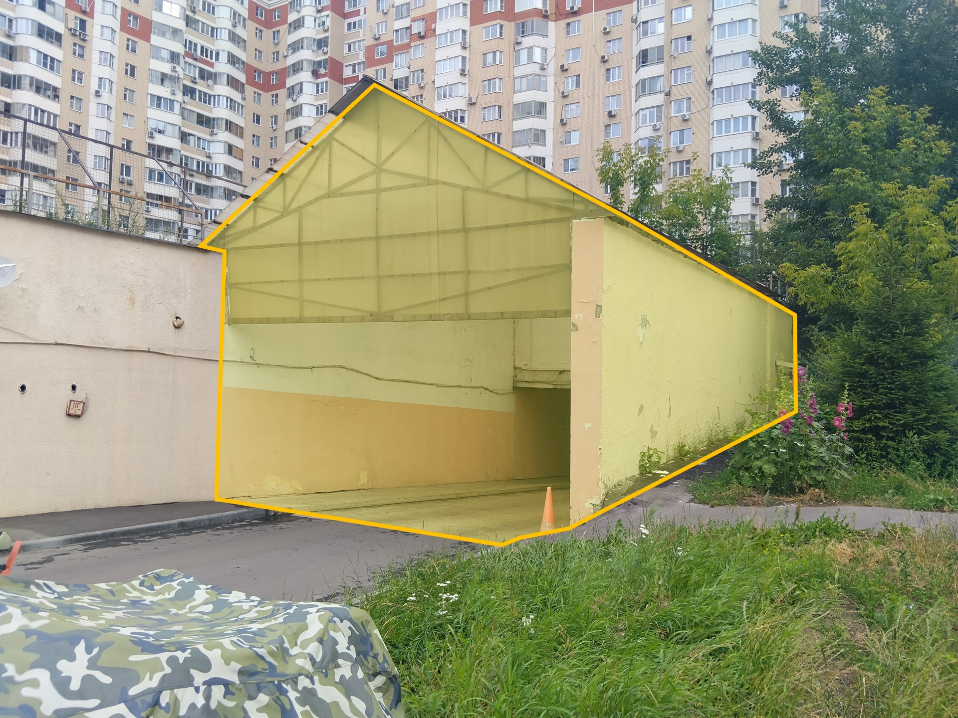 ГП17001433.Нежилое помещение.Фасад здания с выделенными окнами реализуемого объекта.jpg