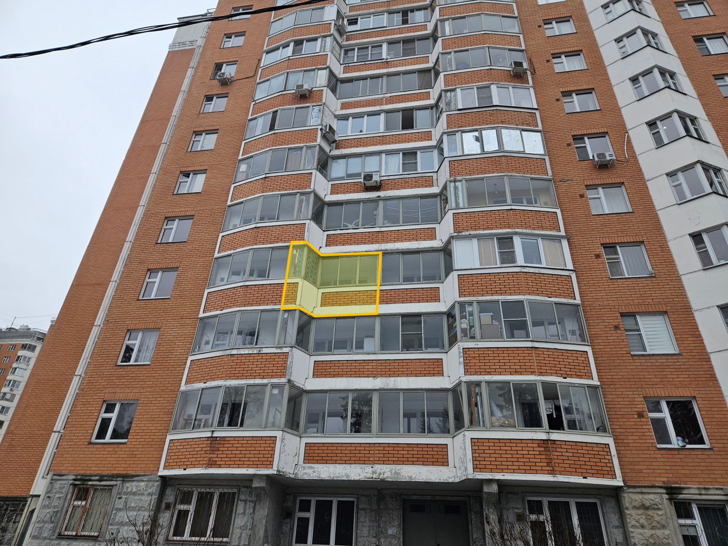 ГП16974749.Квартира.Фасад здания с выделенными окнами реализуемого объекта_2.png