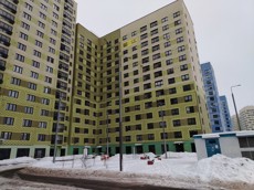 ГП16982717.Квартира.Фасад здания с выделенными окнами реализуемого объекта.jpg