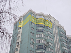 ГП16990279.Квартира.Фасад здания с выделенными окнами реализуемого объекта.png