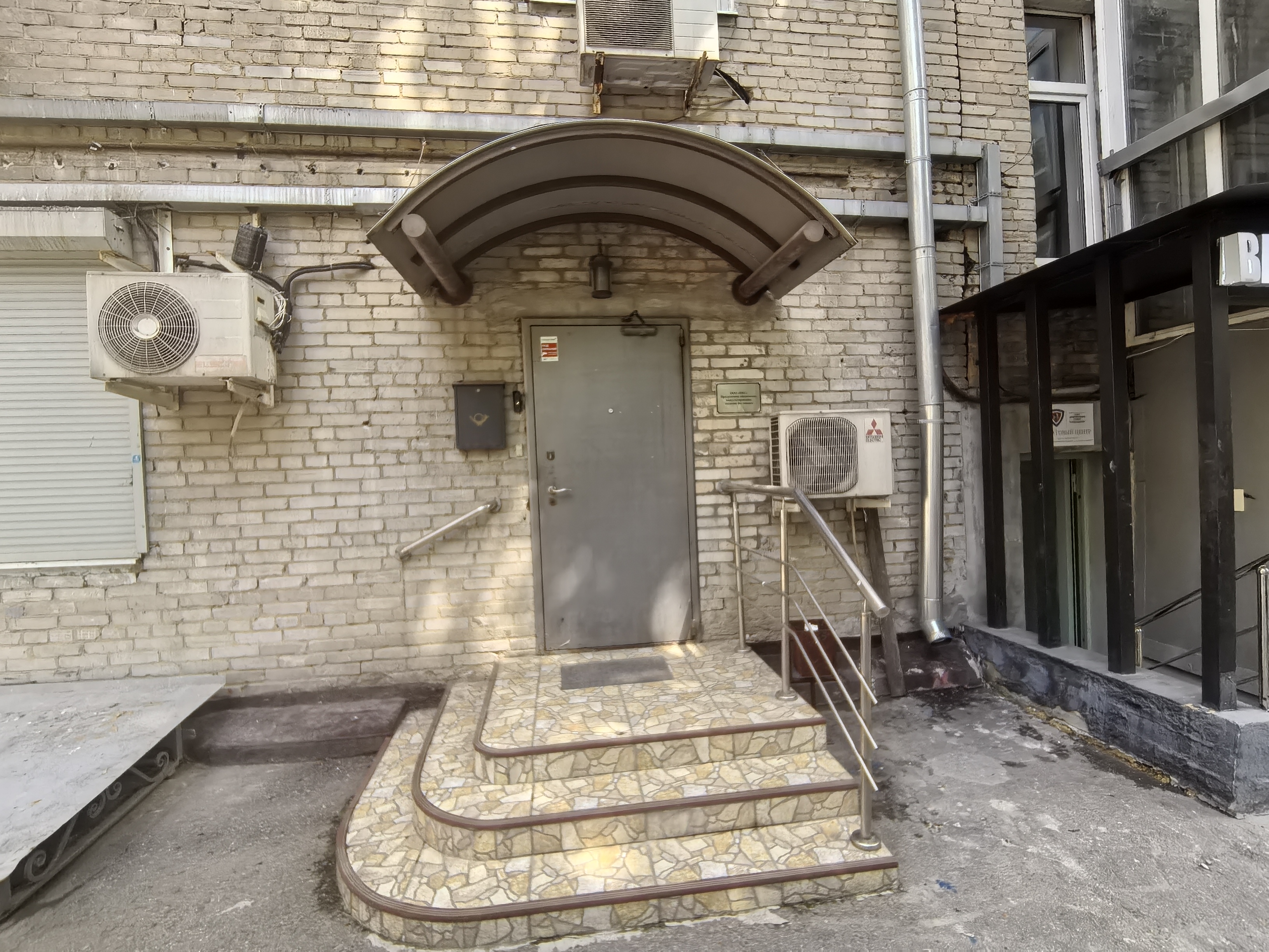 ГП16943792.Нежилое помещение.Входная группа объекта_2.jpg