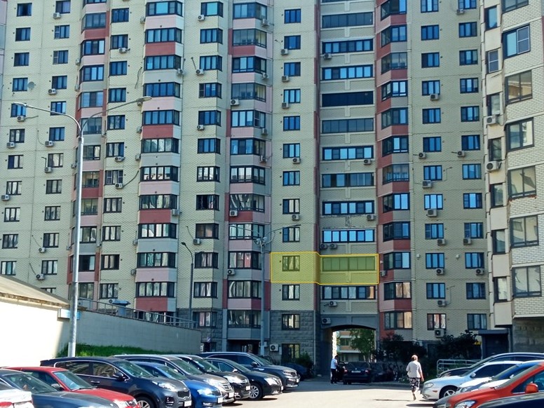 ГП16964477.Квартира.Фасад здания с выделенными окнами реализуемого объекта_2.jpg