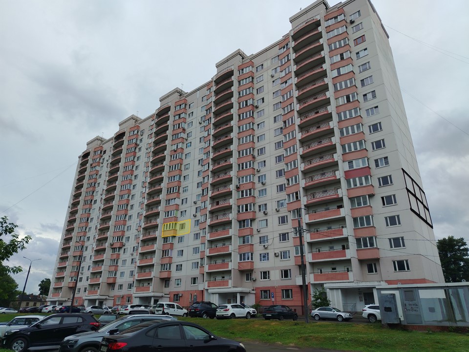 ГП16996112.Квартира.Фасад здания с выделенными окнами реализуемого объекта.jpg