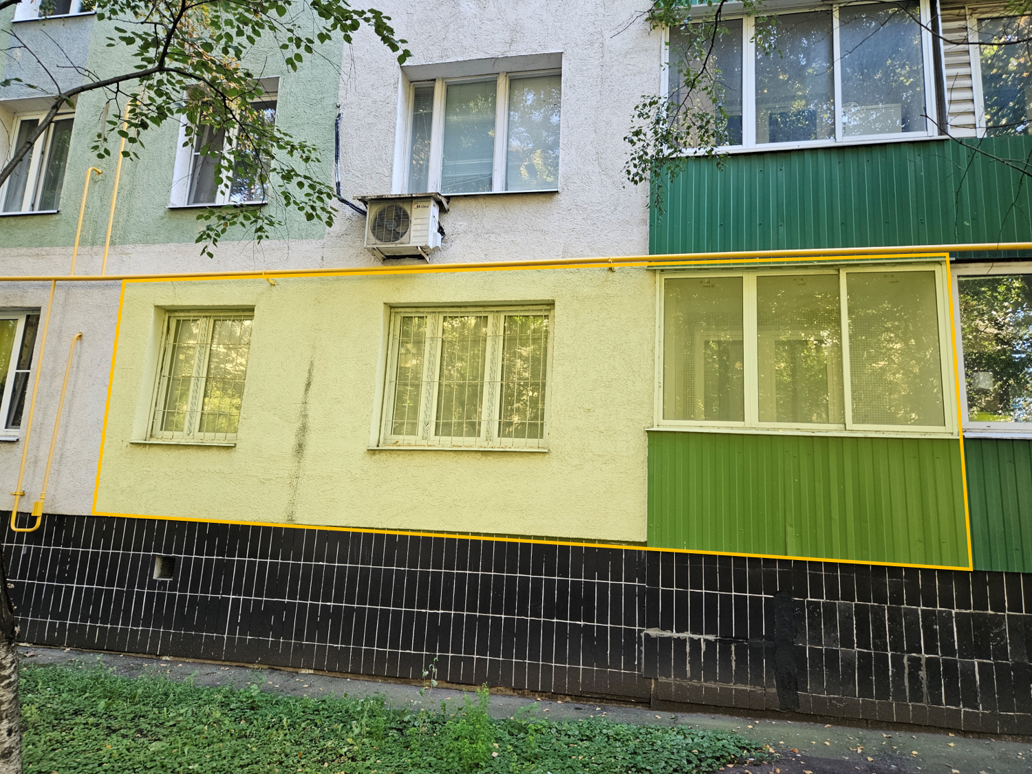 ГП17001973.Квартира.Фасад здания с выделенными окнами реализуемого объекта.png