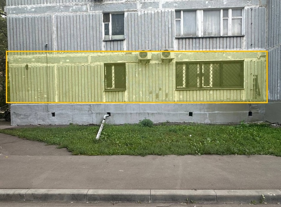 ГП17005900.Нежилое помещение.Фасад здания с выделенными окнами реализуемого объекта_2.jpg