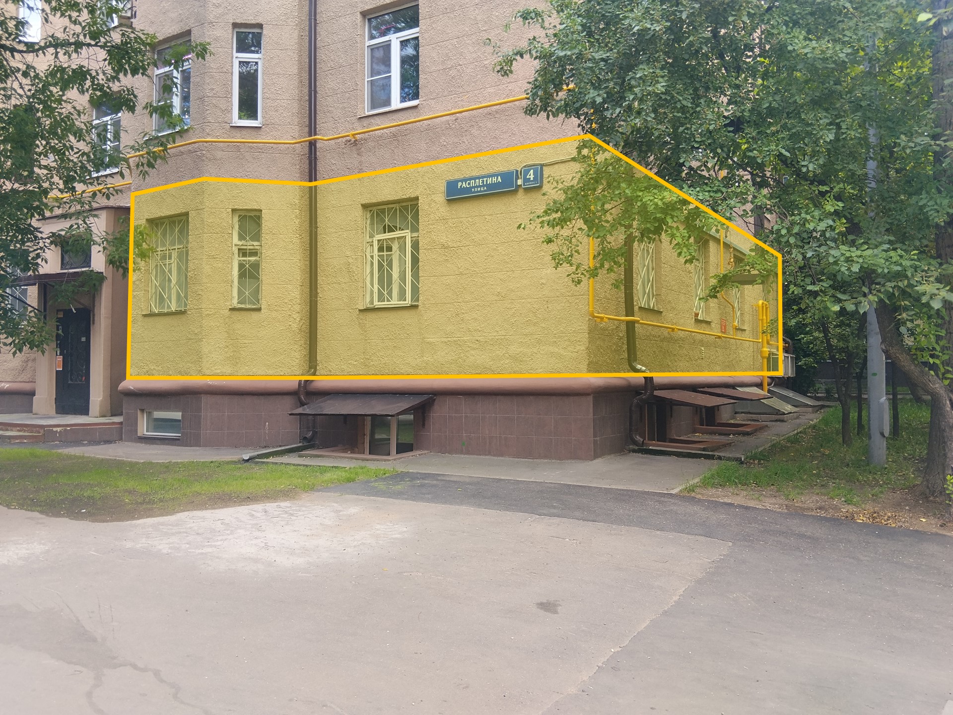ГП17001652.Нежилое помещение.Фасад здания с выделенными окнами реализуемого объекта.jpg