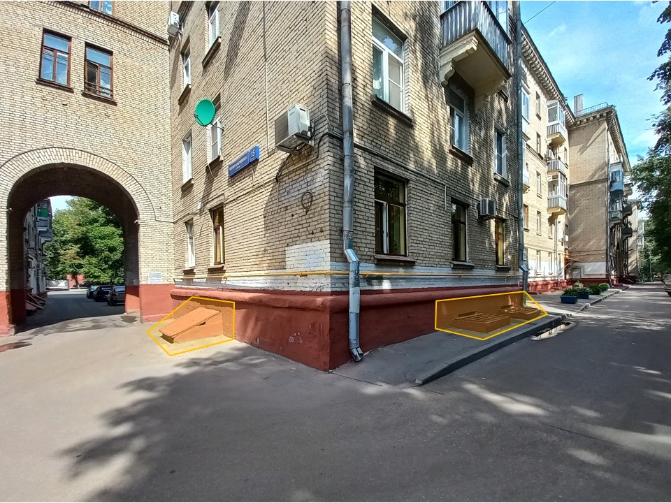 ГП17002243.Нежилое помещение.Фасад здания с выделенными окнами реализуемого объекта_2.jpg