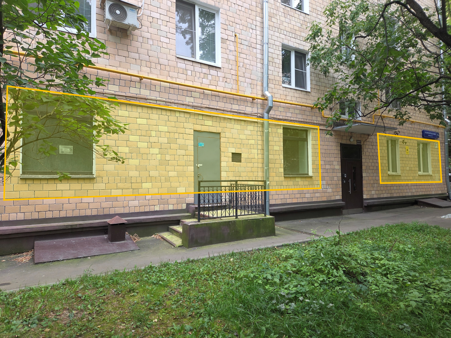 ГП16957931.Нежилое помещение.Фасад здания с выделенными окнами реализуемого объекта_6.png