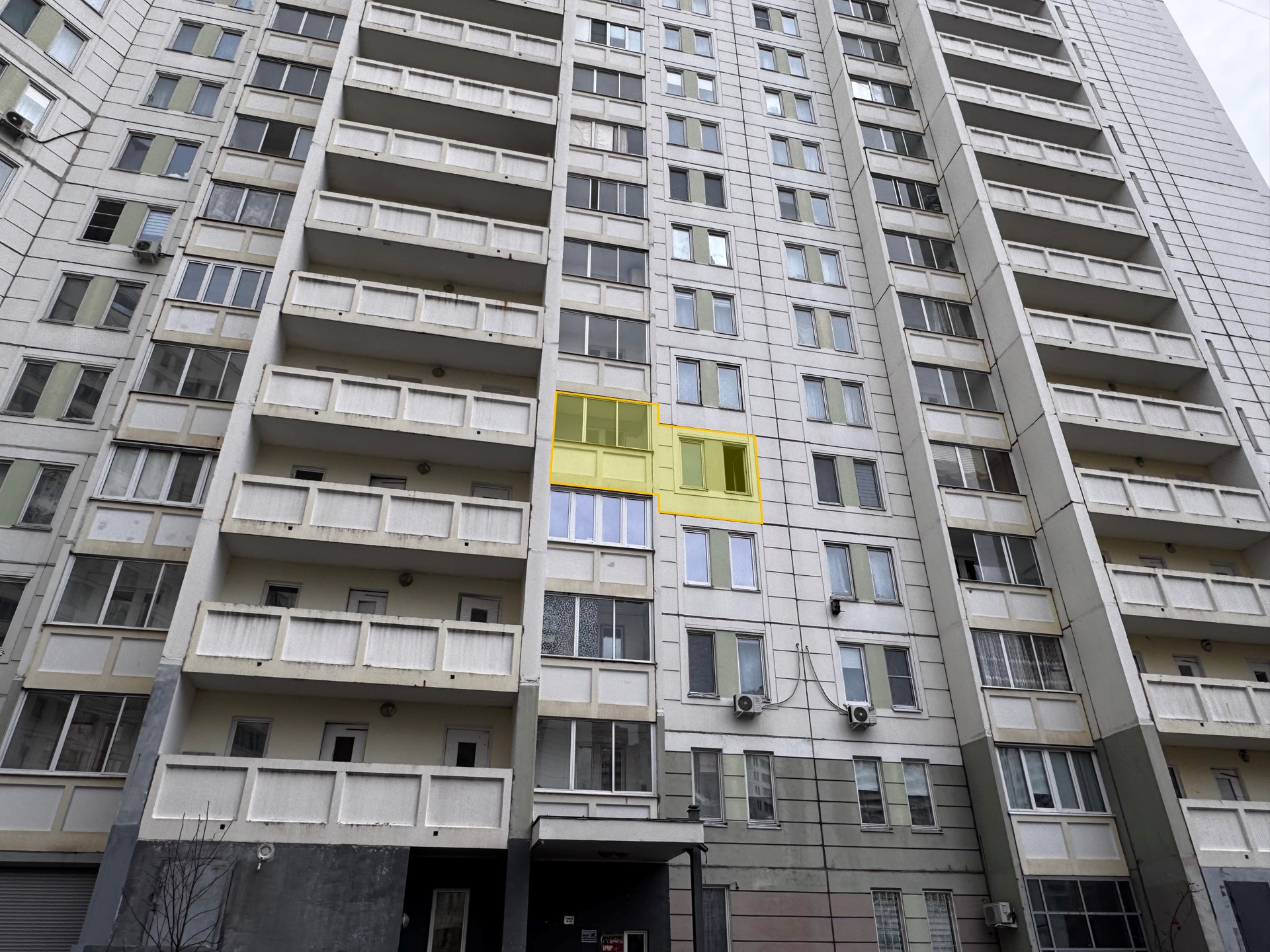 ГП16977648.Квартира.Фасад здания с выделенными окнами реализуемого объекта.jpg