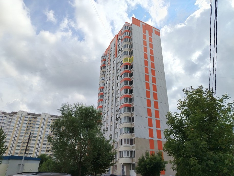 ГП17001814.Квартира.Фасад здания с выделенными окнами реализуемого объекта.jpg