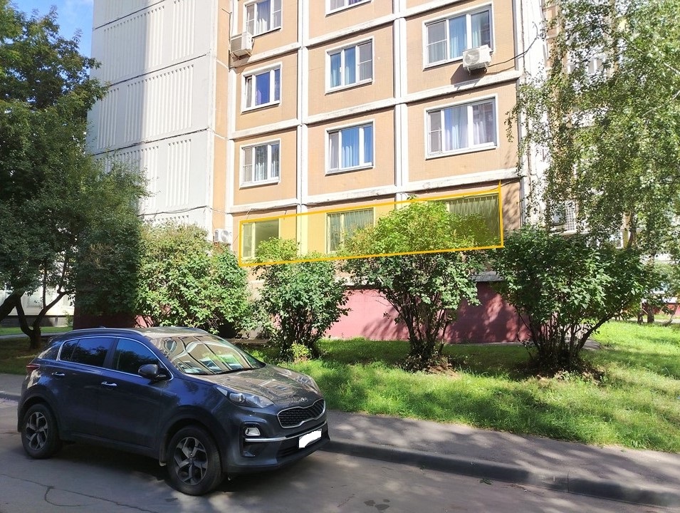 ГП17002687.Нежилое помещение.Фасад здания с выделенными окнами реализуемого объекта_3.jpg