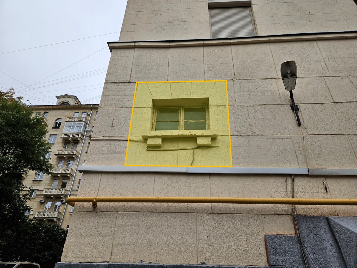 ГП16959410.Нежилое помещение.Фасад здания с выделенными окнами реализуемого объекта_3.jpg