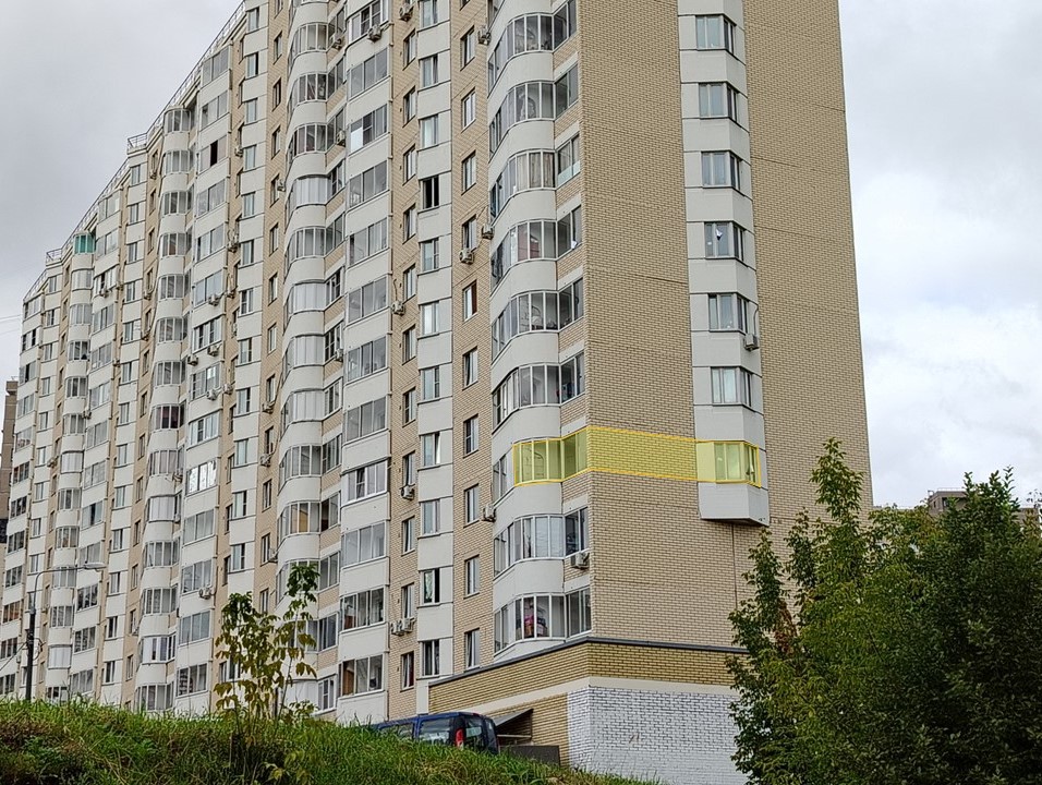 ГП17004812.Квартира.Фасад здания с выделенными окнами реализуемого объекта.jpg