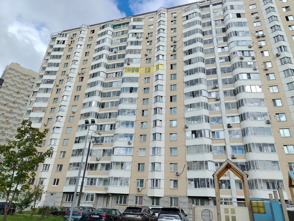ГП17004804.Квартира.Фасад здания с выделенными окнами реализуемого объекта.jpg