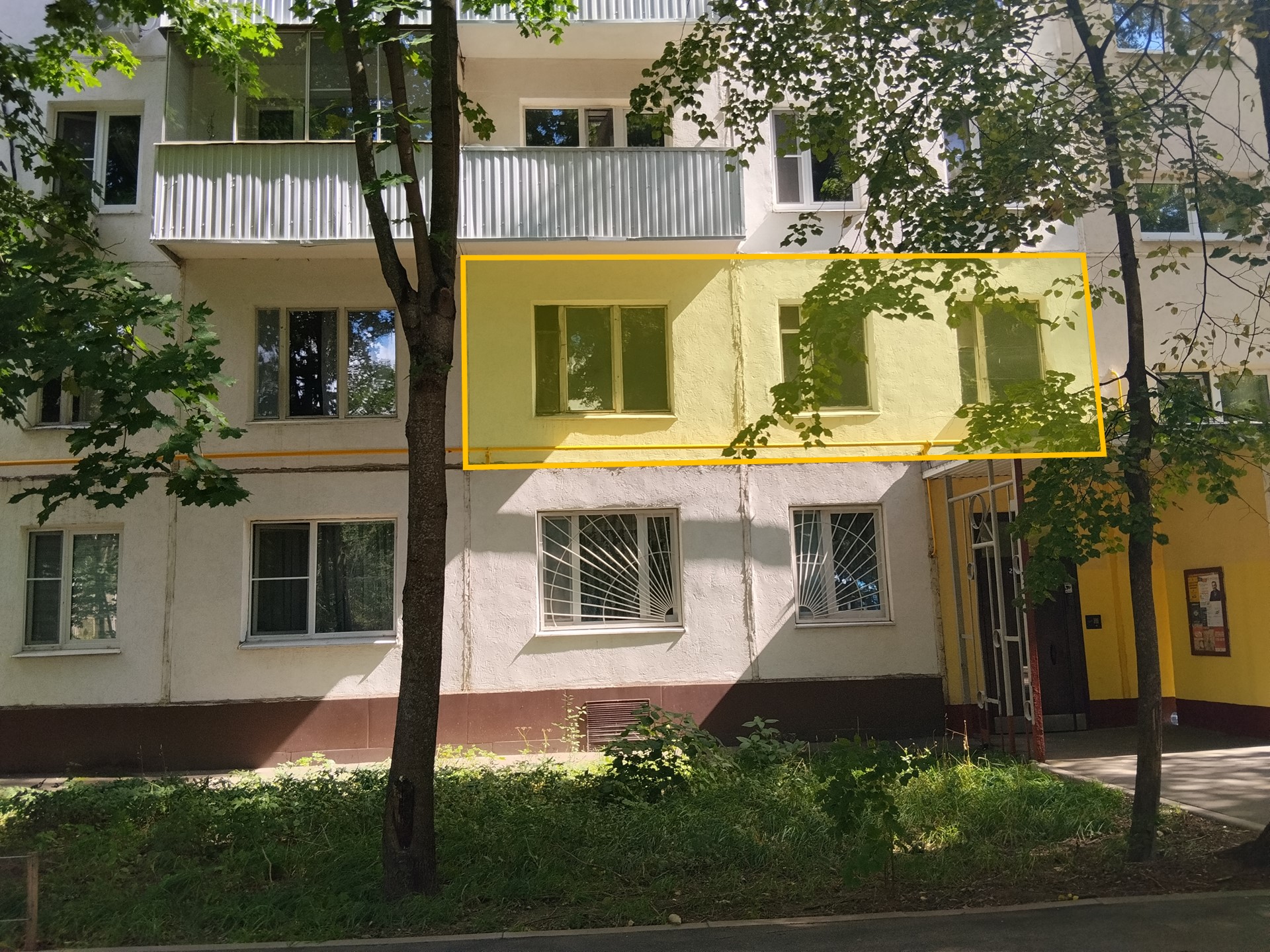 ГП17003518.Квартира.Фасад здания с выделенными окнами реализуемого объекта.jpg