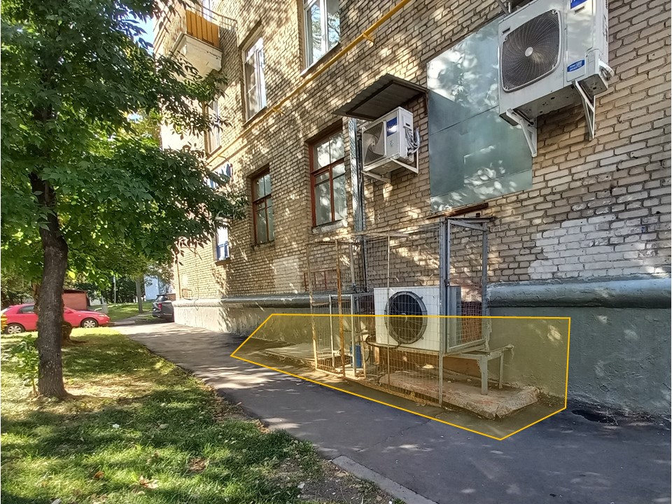 ГП17002105.Нежилое помещение.Фасад здания с выделенными окнами реализуемого объекта.jpg