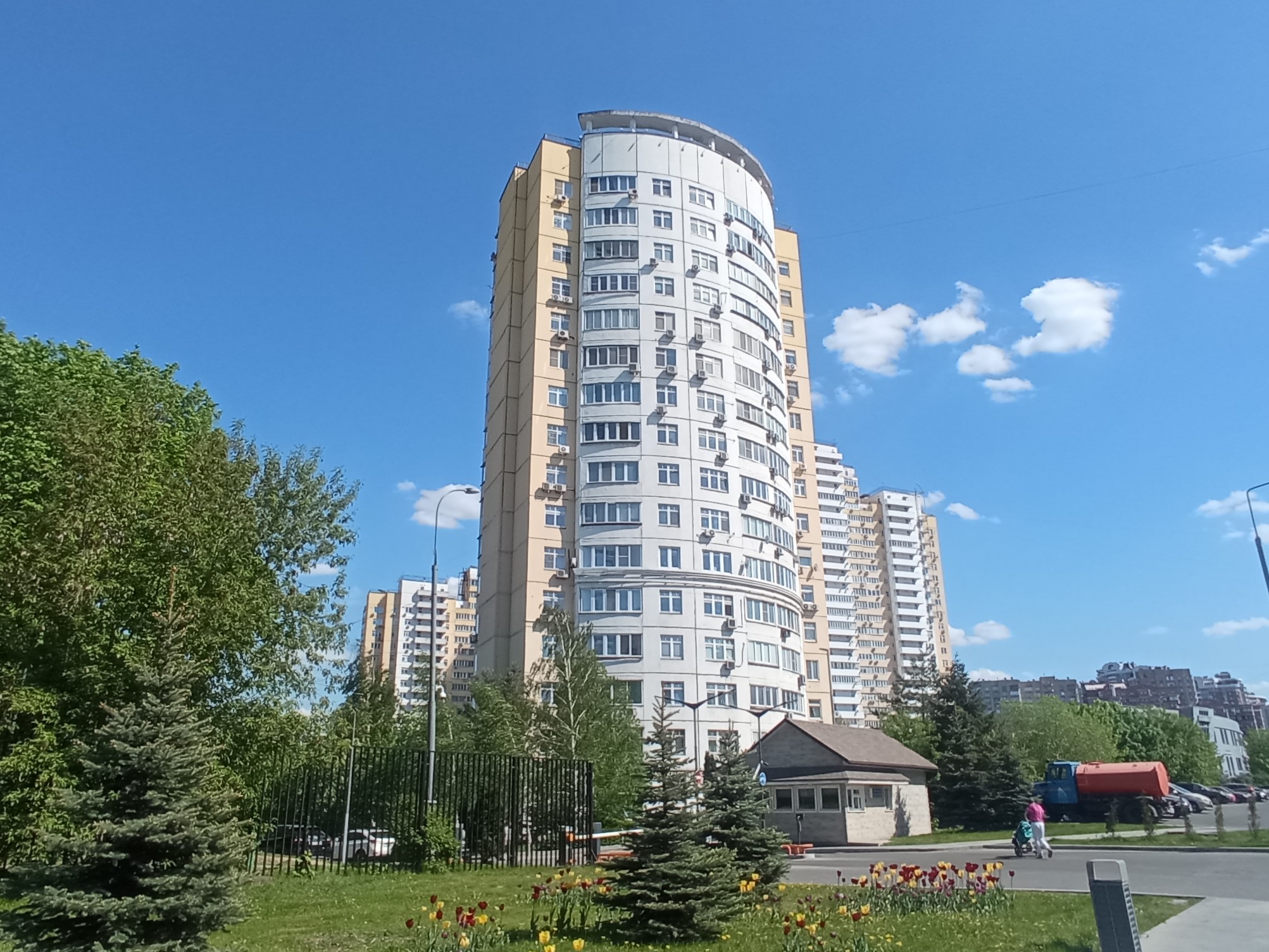 ГП16982737.Нежилое помещение.Общий фасад здания_2.jpg