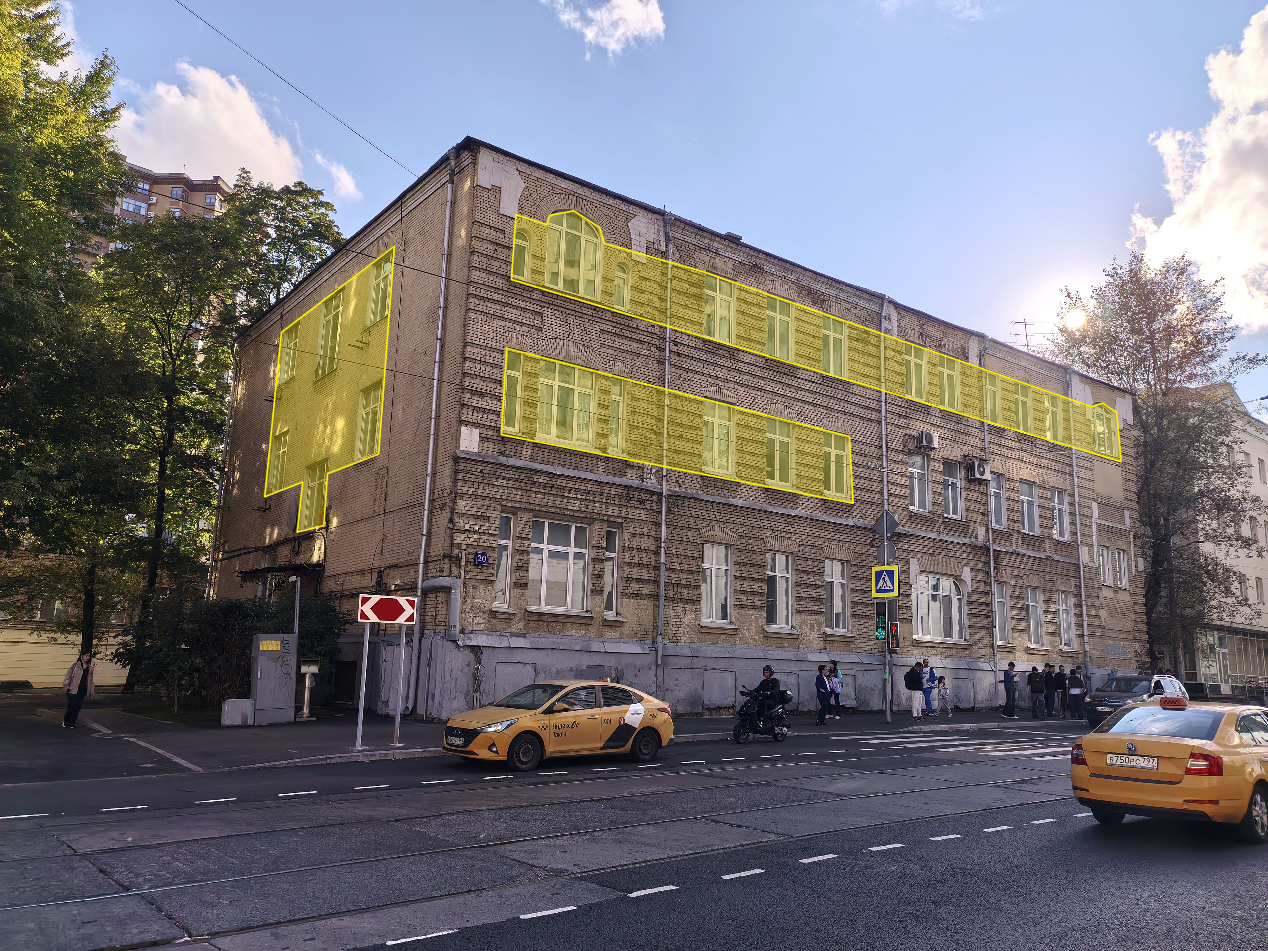 ГП17004843.Нежилое помещение.Фасад здания с выделенными окнами реализуемого объекта_4.jpg