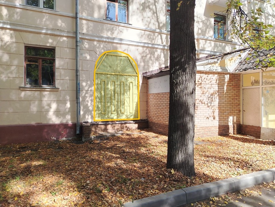 ГП17001760.Нежилое помещение.Фасад здания с выделенными окнами реализуемого объекта_2.jpg