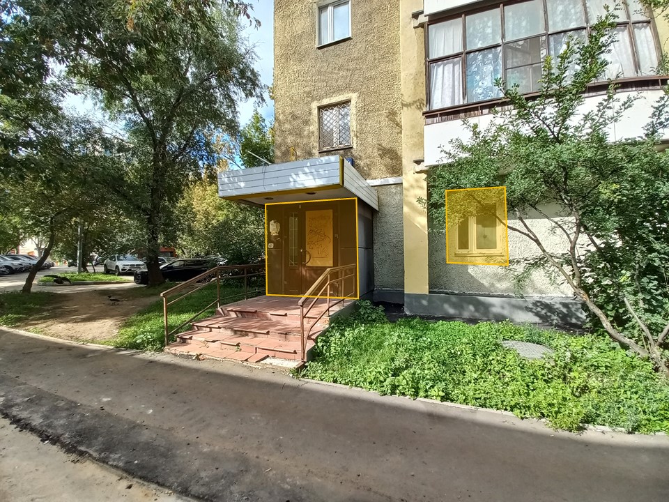 ГП16968208.Нежилое помещение.Фасад здания с выделенными окнами реализуемого объекта_7.jpg