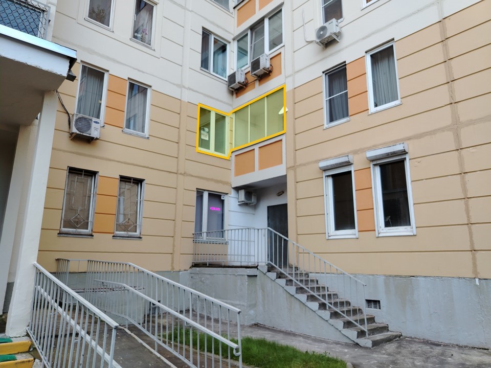 ГП17003519.Квартира.Фасад здания с выделенными окнами реализуемого объекта.jpg