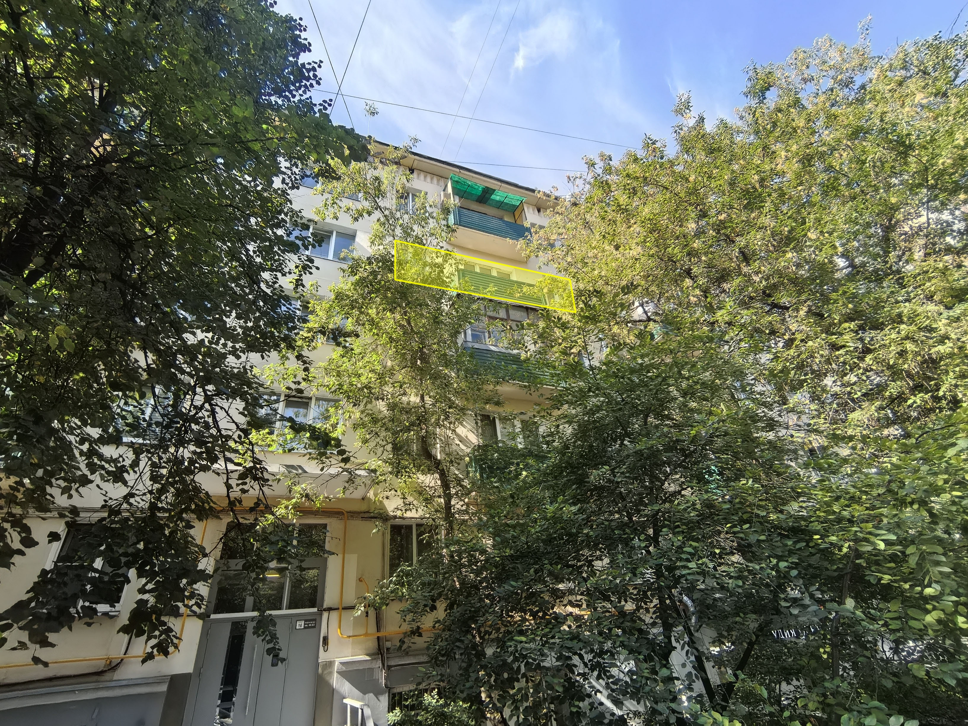 ГП17003781.Квартира.Фасад здания с выделенными окнами реализуемого объекта.jpg