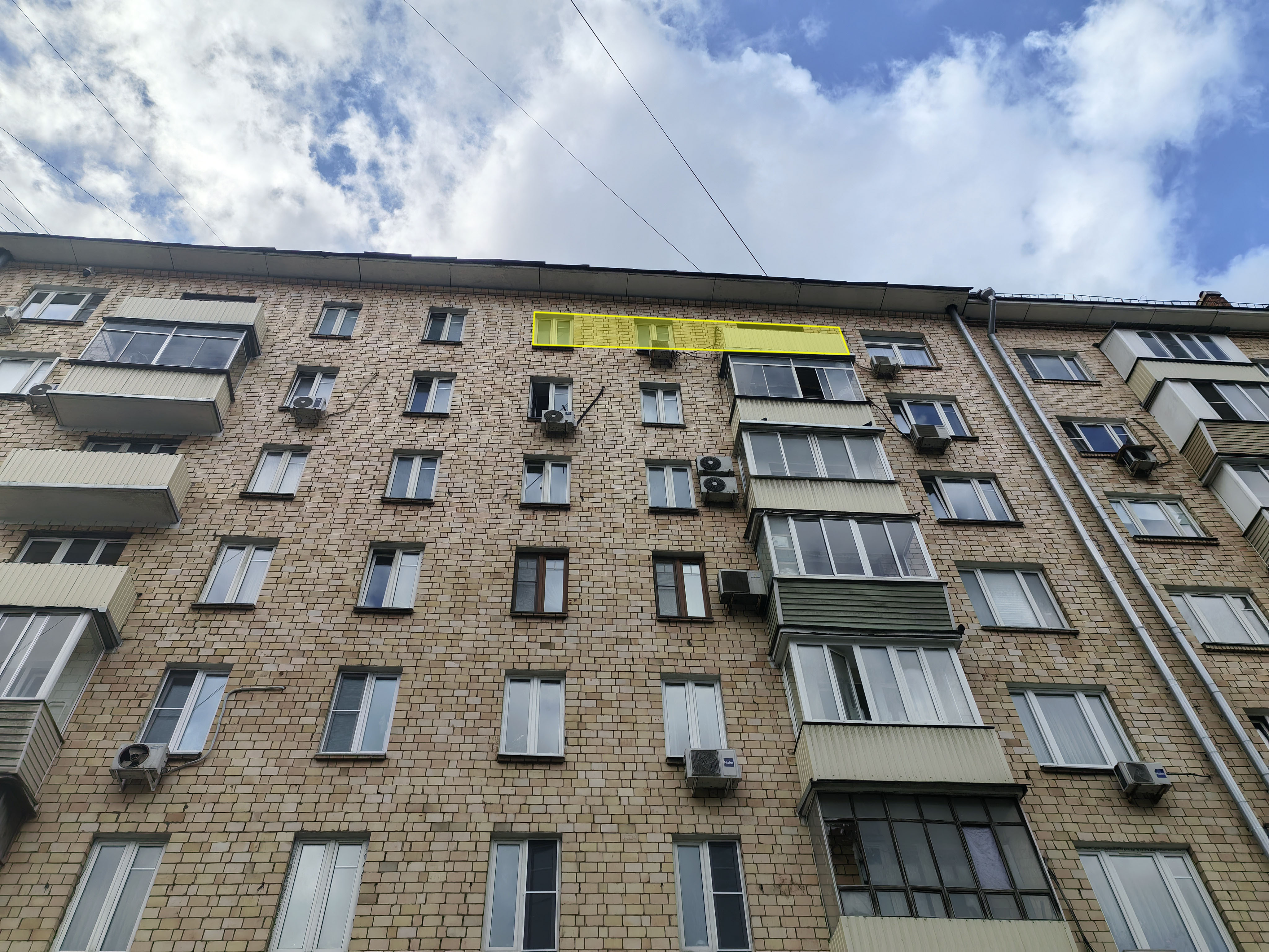 ГП17003902.Квартира.Фасад здания с выделенными окнами реализуемого объекта.jpg
