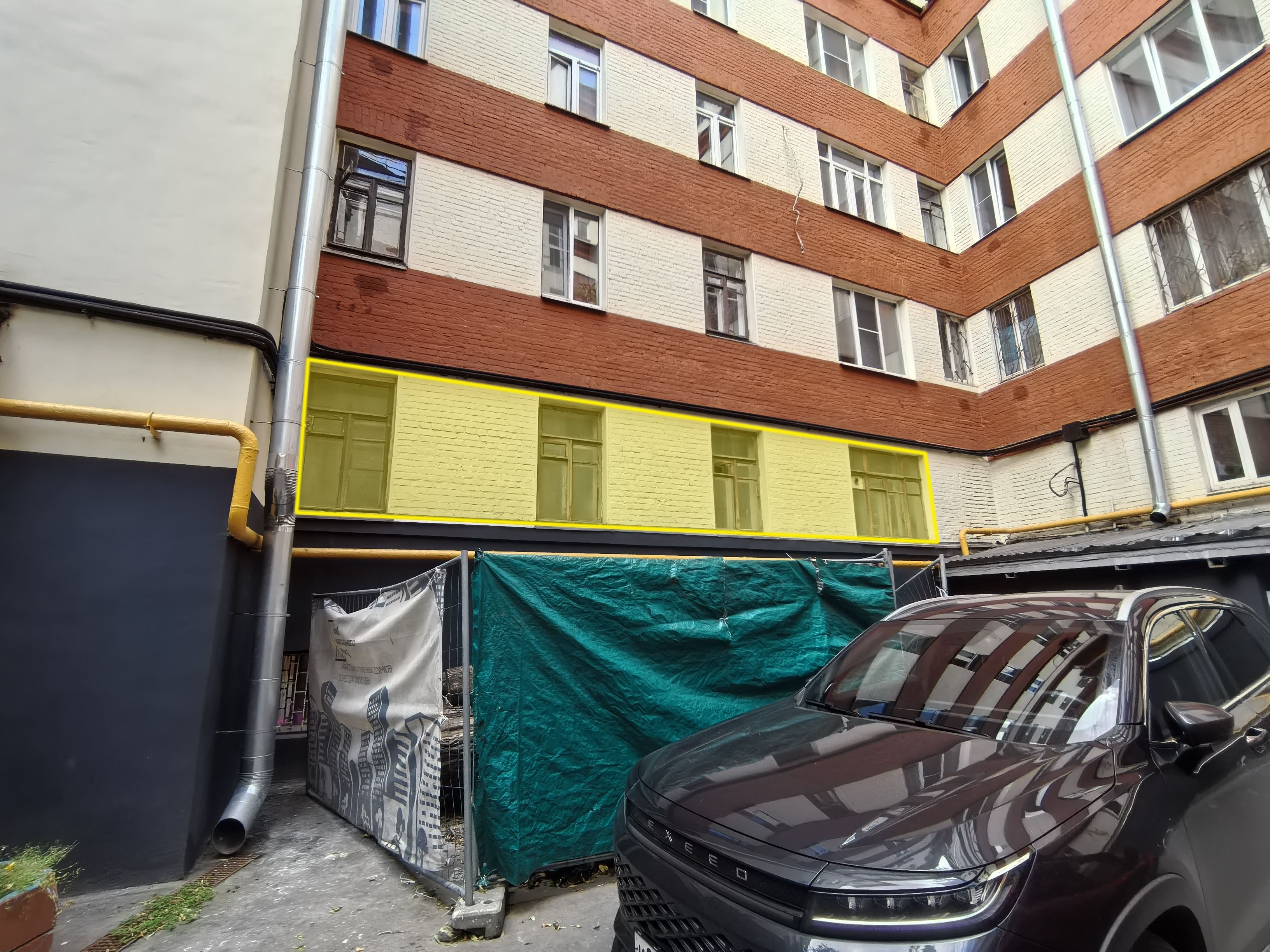 ГП16996580.Квартира.Фасад здания с выделенными окнами реализуемого объекта.jpg