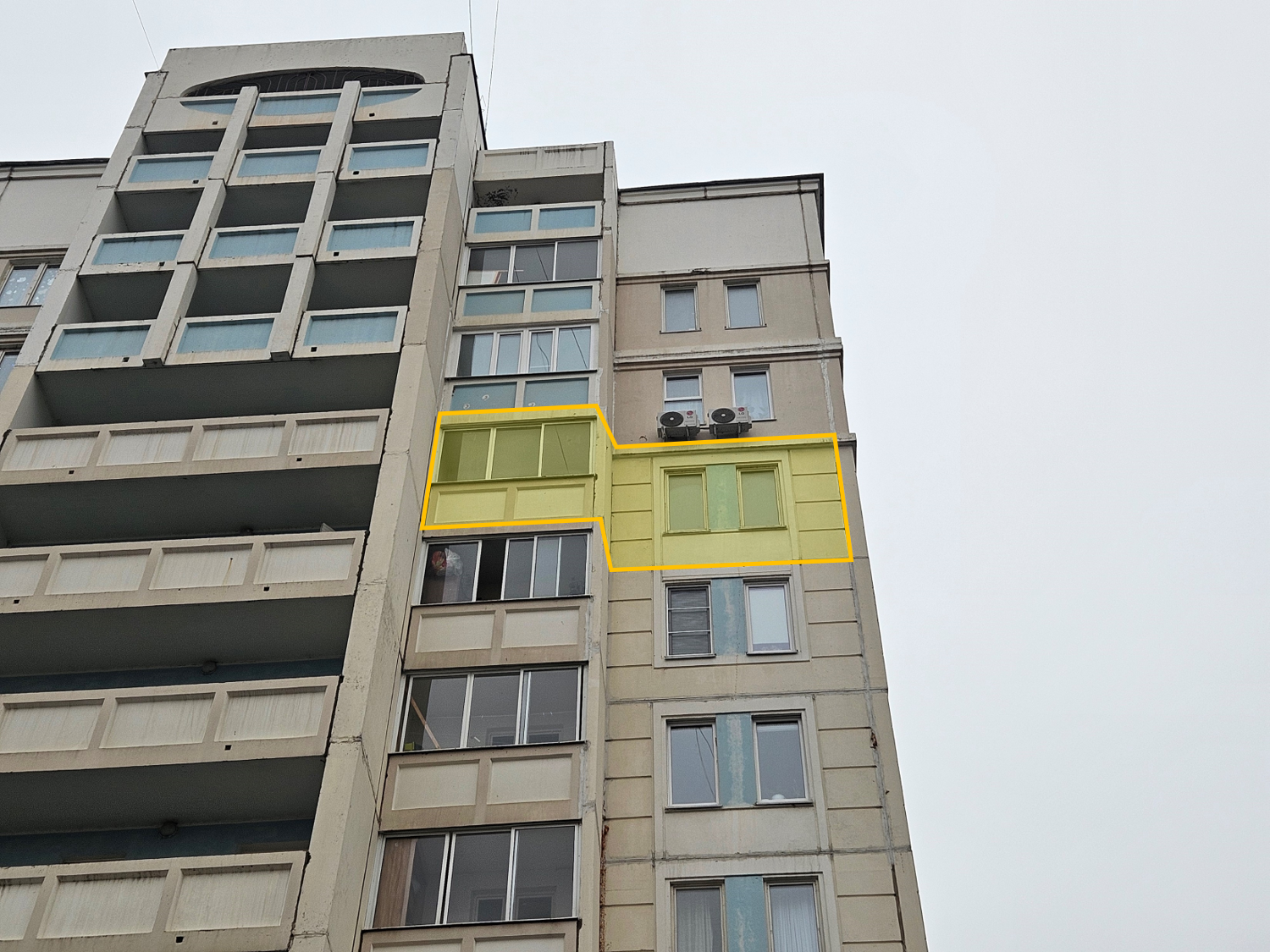 ГП16990254.Квартира.Фасад здания с выделенными окнами реализуемого объекта_2.png