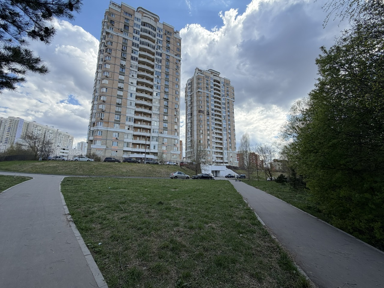 ГП16984501.Машино-место.Общий фасад здания.jpg