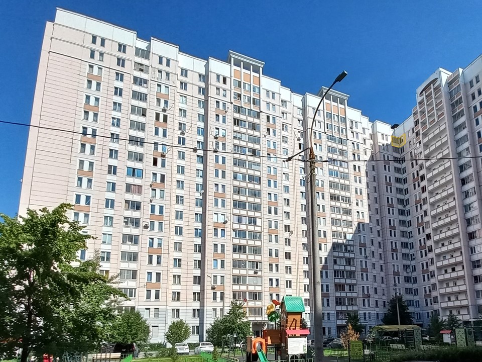 ГП16963821.Квартира.Фасад здания с выделенными окнами реализуемого объекта_2.jpg