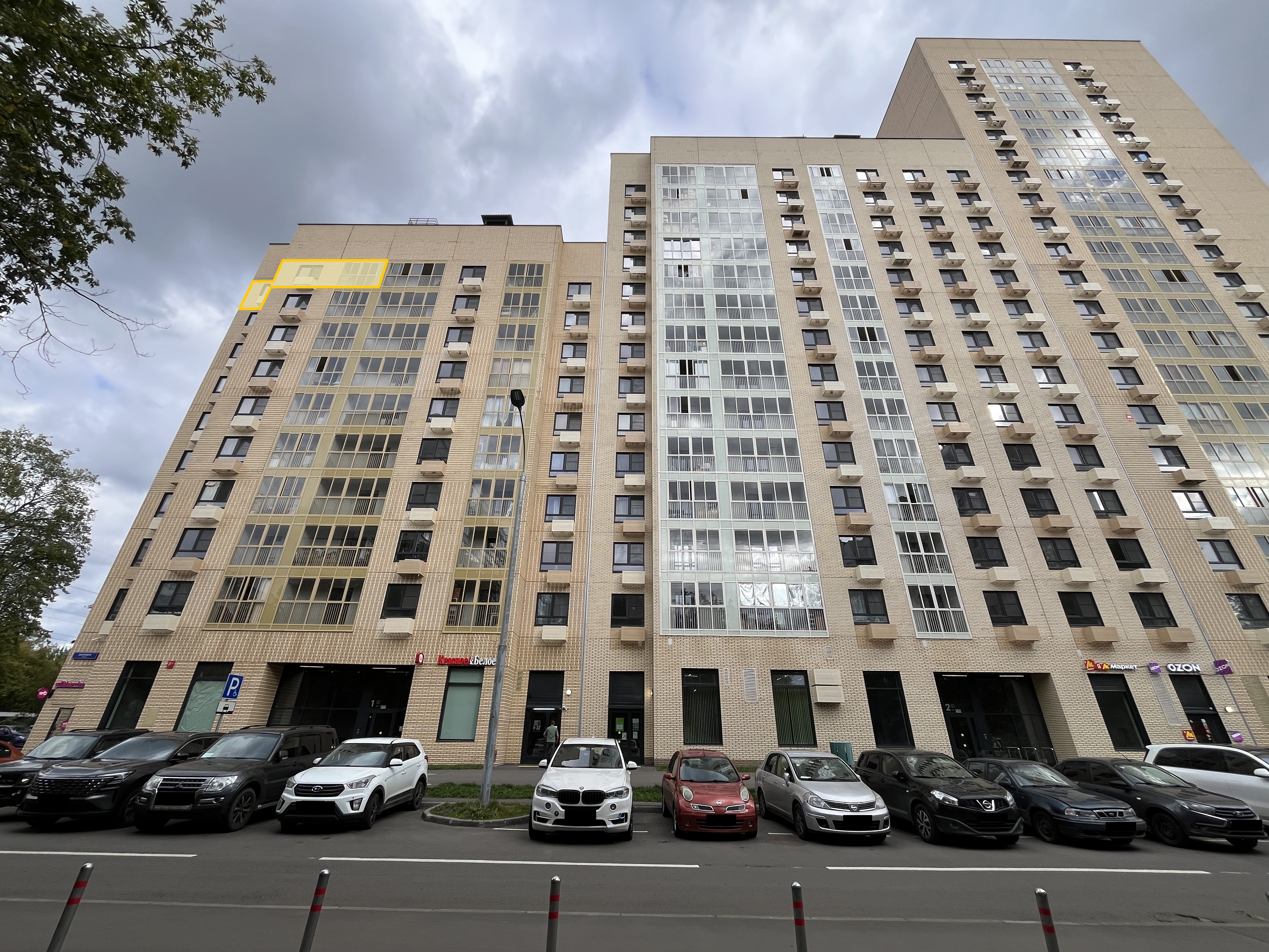 ГП17007226.Квартира.Фасад здания с выделенными окнами реализуемого объекта_2.jpg
