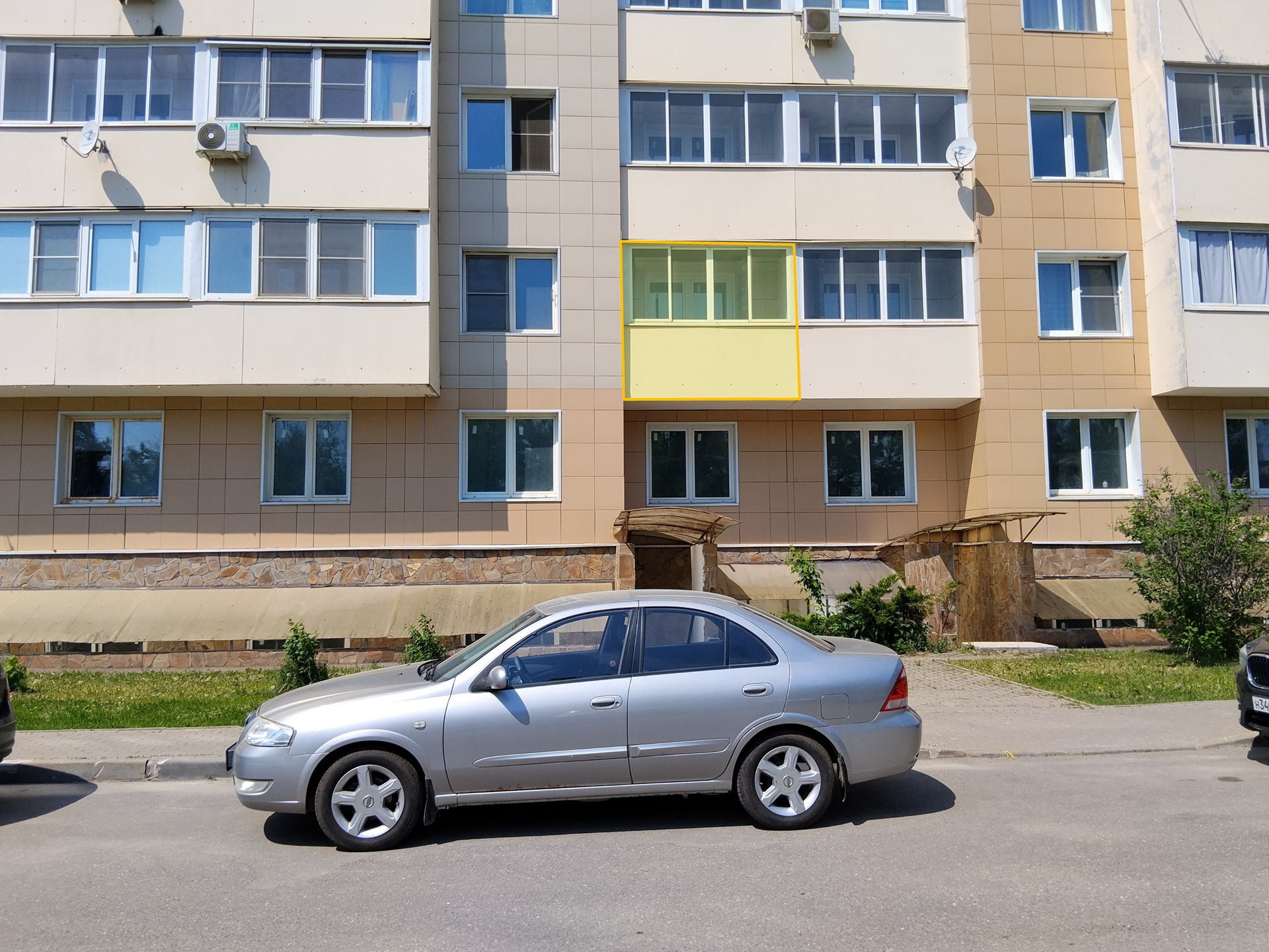 ГП16999740.Квартира.Фасад здания с выделенными окнами реализуемого объекта_2.jpg