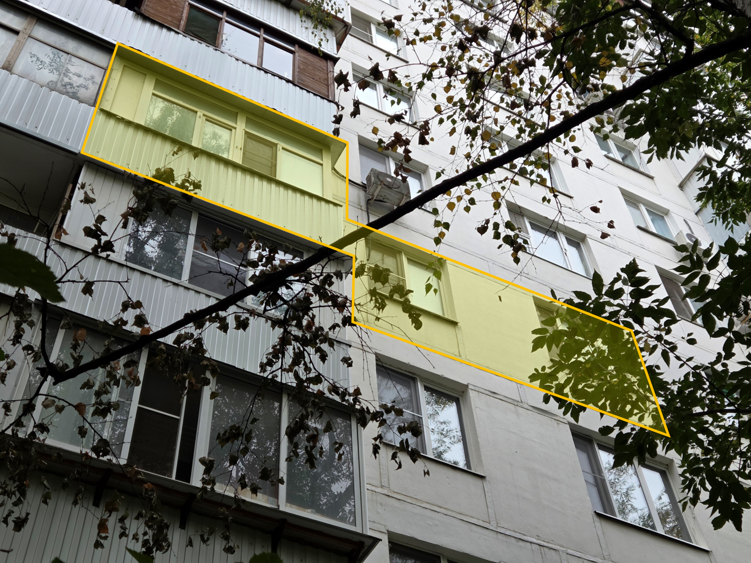 ГП17006128.Квартира.Фасад здания с выделенными окнами реализуемого объекта.png