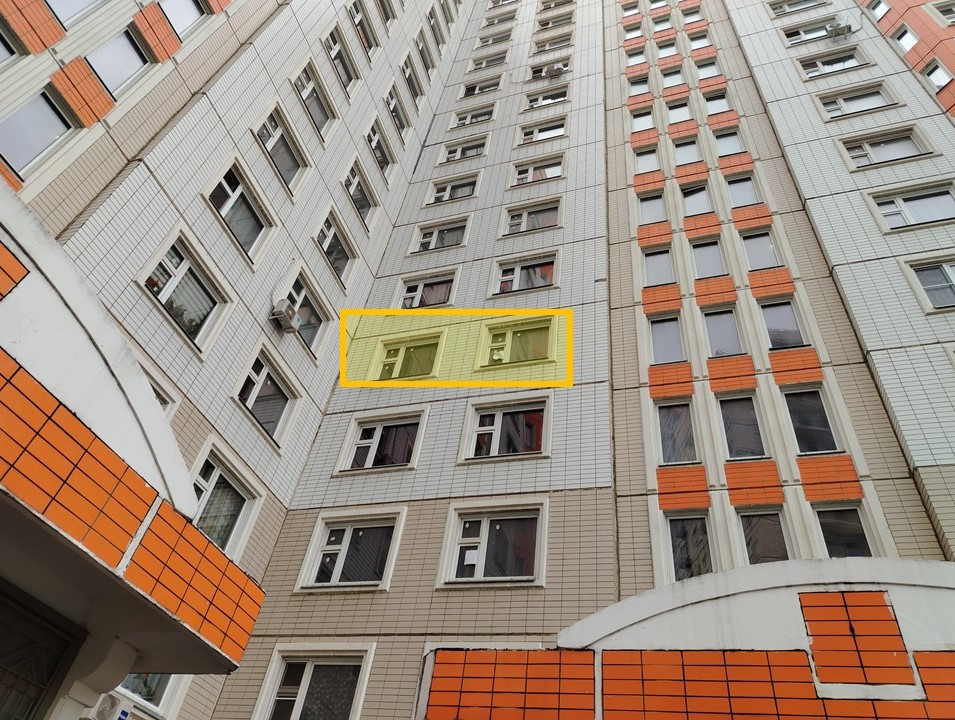 ГП16974783.Квартира.Фасад здания с выделенными окнами реализуемого объекта.jpg